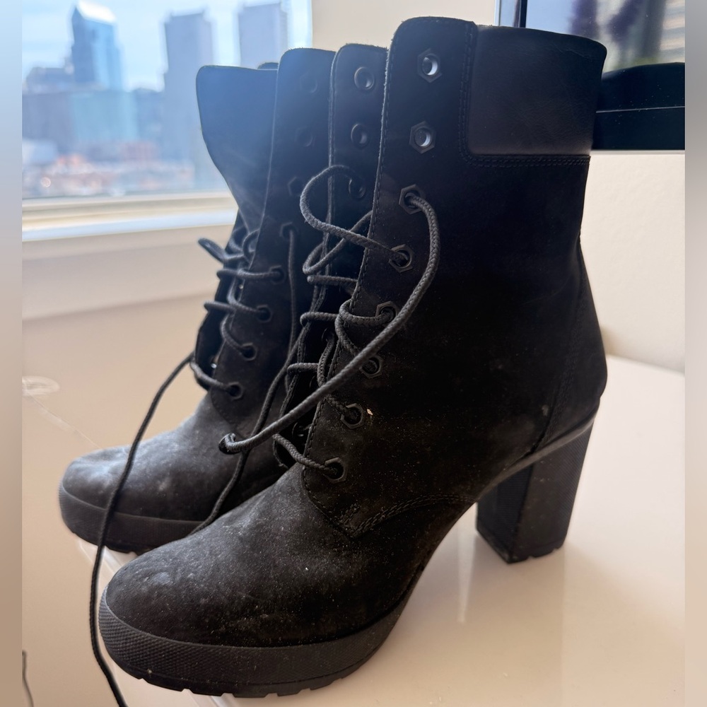 Timberland Black Lace-Up Suede Heeled Boots.